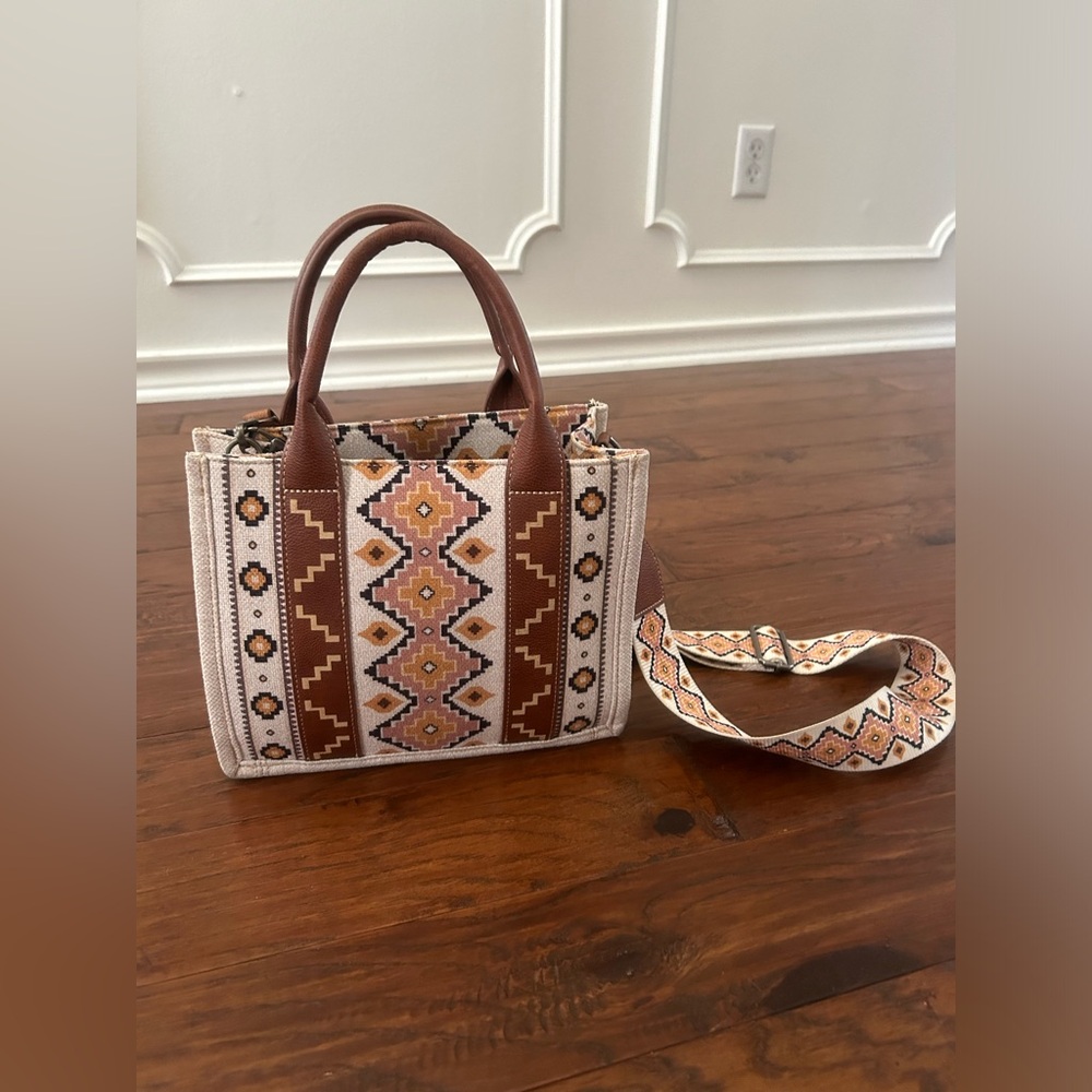 Wrangler purse, crossbody, wallet bundle FLASH SALE - Picture 10 of 16